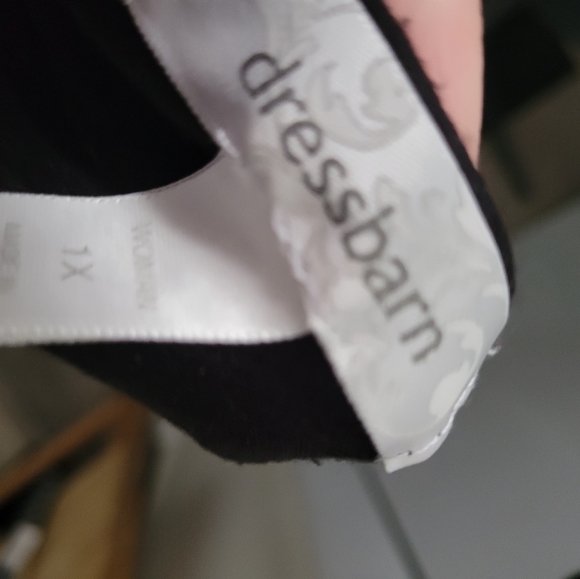 Size 1x Dressbarn Sleeveless Top - Picture 2 of 2